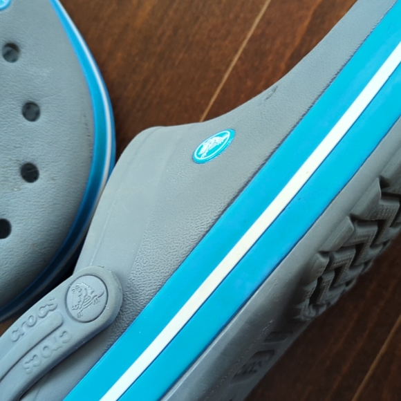 Grey Crocband Crocs. Men's size 7, women's size 9 - Picture 3 of 7